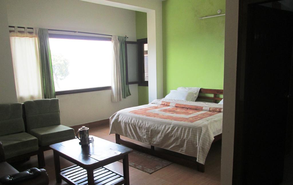 Ranikhet Grand Hotell Rum bild
